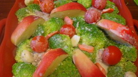 Рецепт мясных тефтелей, запеченных под овощной шубой и молочным соусом