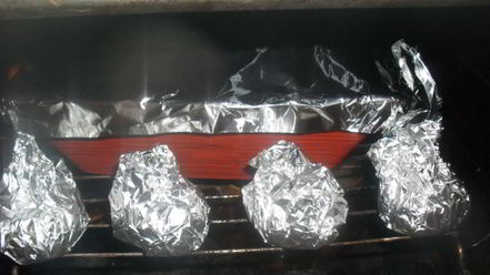 Рецепт мясных тефтелей, запеченных под овощной шубой и молочным соусом