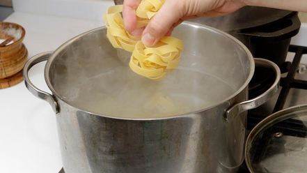 Рецепт пасты феттуччине с нежными итальянскими тефтельками