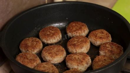 Рецепт постных гречневых тефтелей в томатном соусе