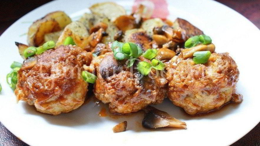 Рецепт рыбных тефтелей с грибным соусом