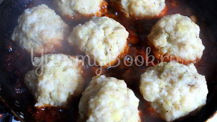 Рецепт рыбных тефтелей с грибным соусом
