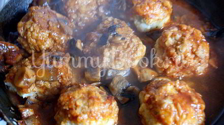 Рецепт рыбных тефтелей с грибным соусом