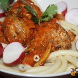 Рецепт Свиного-говяжьих тефтельки тушеные в томате с овощами