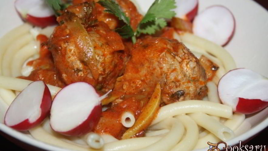 Рецепт свиного-говяжьих тефтельки тушеные в томате с овощами