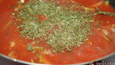 Рецепт свиного-говяжьих тефтельки тушеные в томате с овощами