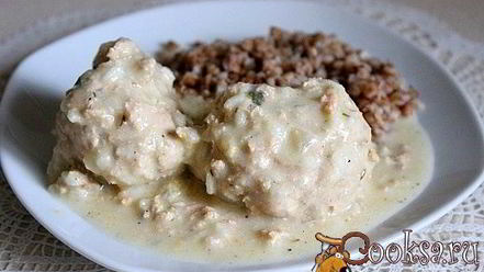 Рецепт тефтелей-ежиков из семги в сметанном соусе