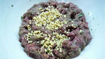 Рецепт тефтелей из баранины с томатным соусом и кедровыми орешками