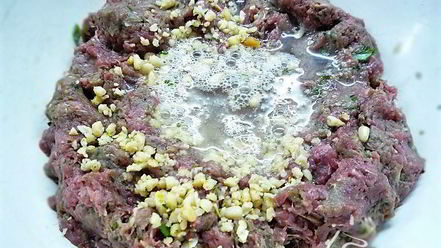 Рецепт тефтелей из баранины с томатным соусом и кедровыми орешками