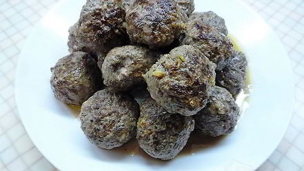 Рецепт тефтелей из баранины с томатным соусом и кедровыми орешками