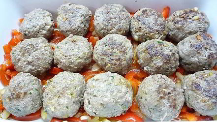 Рецепт тефтелей из баранины с томатным соусом и кедровыми орешками