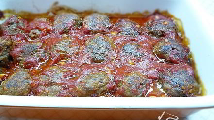 Рецепт тефтелей из баранины с томатным соусом и кедровыми орешками