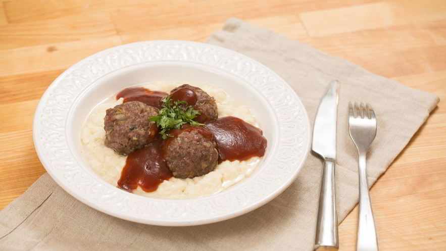 Рецепт тефтелей из утки с пюре из корня сельдерея и яблочным соусом