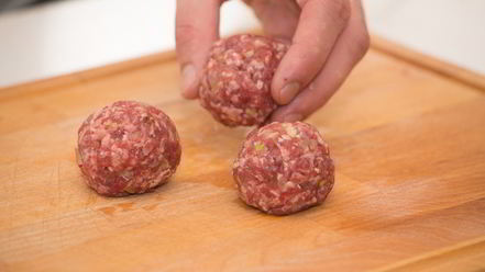 Рецепт тефтелей из утки с пюре из корня сельдерея и яблочным соусом