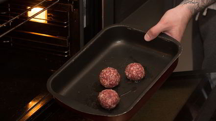 Рецепт тефтелей из утки с пюре из корня сельдерея и яблочным соусом