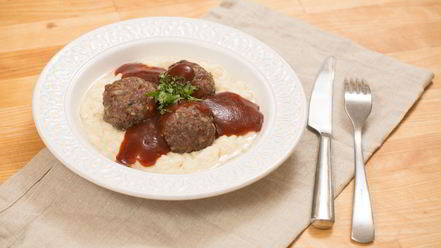 Рецепт тефтелей из утки с пюре из корня сельдерея и яблочным соусом