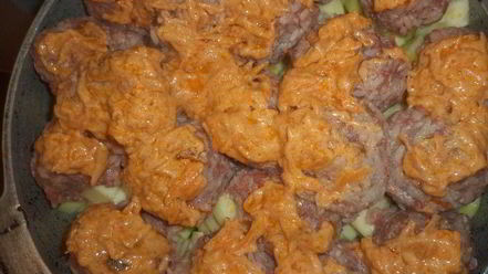 Рецепт тефтелей на овощной подушке