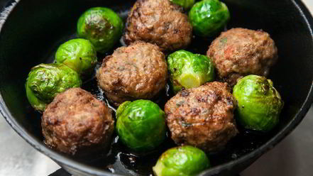 Рецепт тефтелей с брюссельской капустой в нежном соусе