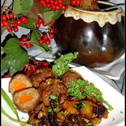 Рецепт Тефтелей с сюрпризом, запеченные с баклажанами и грибами