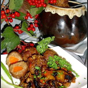 Рецепт Тефтелей с сюрпризом, запеченные с баклажанами и грибами