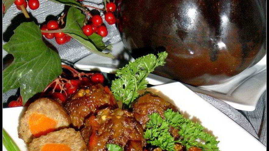 Рецепт тефтелей с сюрпризом, запеченные с баклажанами и грибами