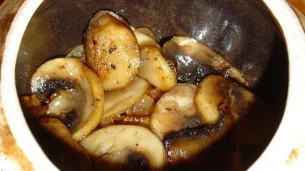 Рецепт тефтелей с сюрпризом, запеченные с баклажанами и грибами