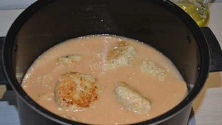 Рецепт тефтелей в сметанно-томатном соусе в мультиварке