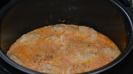 Рецепт тефтелей в сметанно-томатном соусе в мультиварке