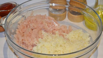 Рецепт тефтелей в сметанно-томатном соусе в мультиварке