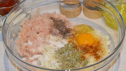 Рецепт тефтелей в сметанно-томатном соусе в мультиварке