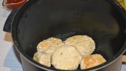 Рецепт тефтелей в сметанно-томатном соусе в мультиварке