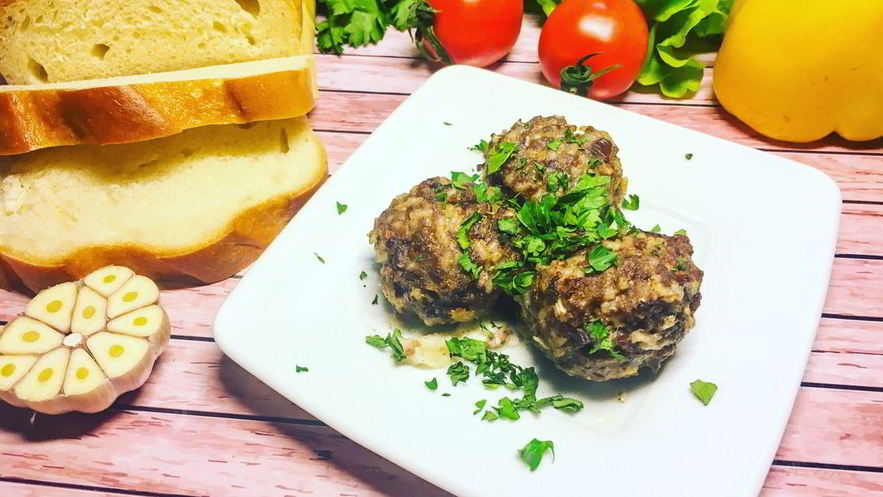 Рецепт тефтелей в сметанном соусе