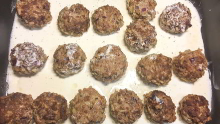 Рецепт тефтелей в сметанном соусе