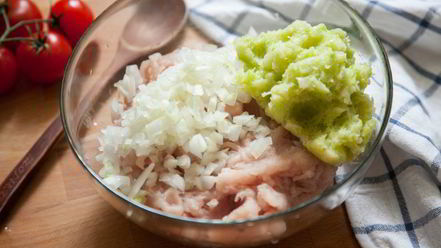 Рецепт запеченных куриных тефтелей с травами