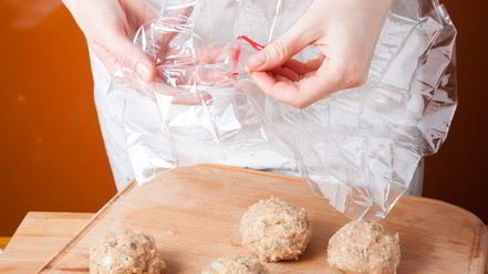 Рецепт запеченных куриных тефтелей с травами