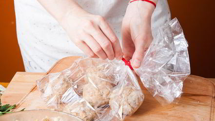 Рецепт запеченных куриных тефтелей с травами