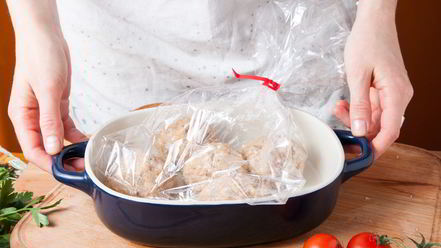 Рецепт запеченных куриных тефтелей с травами