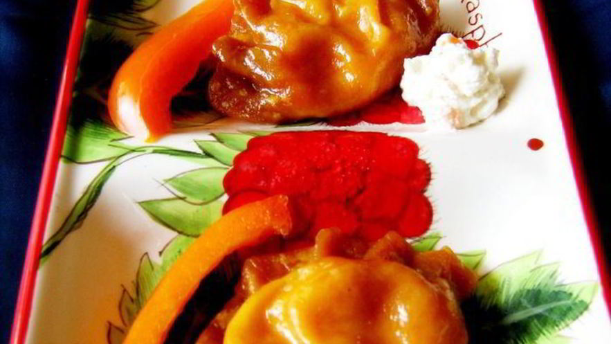 Рецепт красных паровых вареников с творогом и паприкой