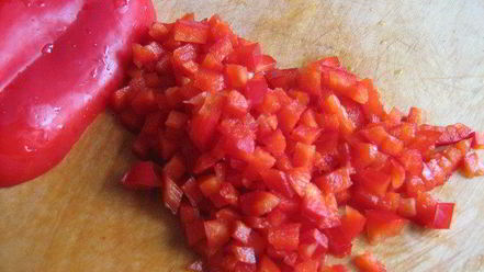 Рецепт красных паровых вареников с творогом и паприкой