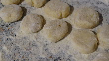 Рецепт ленивых вареников из картошки со шкварками