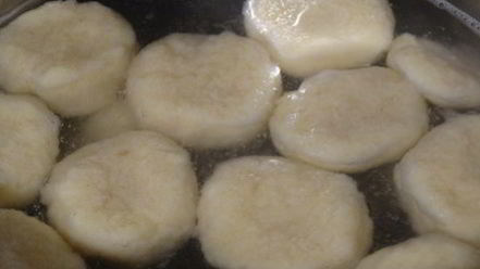 Рецепт ленивых вареников из картошки со шкварками