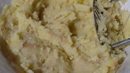 Рецепт ленивых вареников из картошки со шкварками