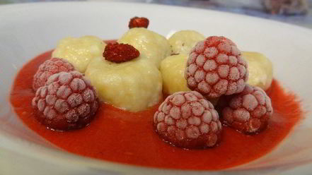 Рецепт ленивых вареников с ягодным соусом кули