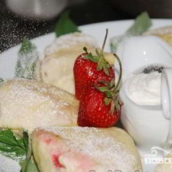 Рецепт Паровых творожных вареников с клубникой