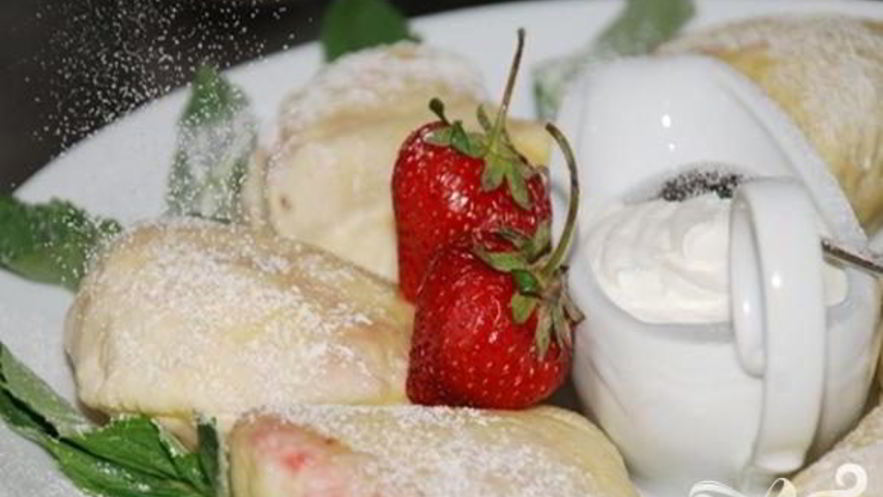 Рецепт паровых творожных вареников с клубникой