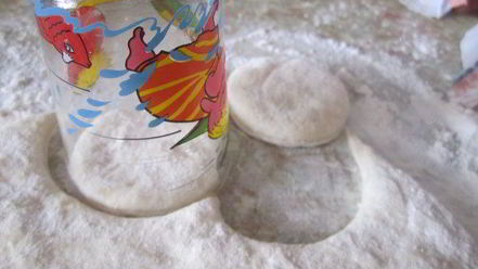 Рецепт паровых вареников с вишней и клубникой