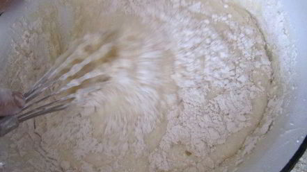 Рецепт паровых вареников с вишней и клубникой