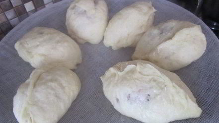 Рецепт паровых вареников с вишней и клубникой