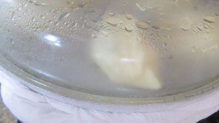 Рецепт паровых вареников с вишней и клубникой