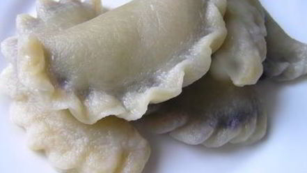 Рецепт вареников с черникой и соусом под шафе